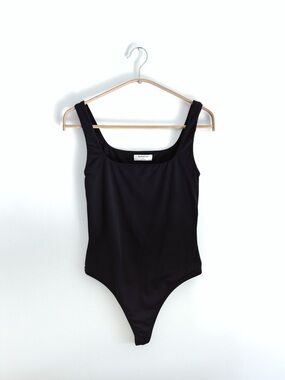 Aritzia Babaton Original Contour Pursue Squareneck Bodysuit Black - Size Small